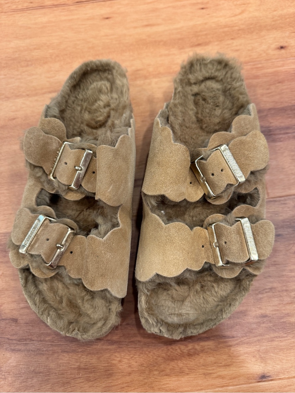 Genuins Scalloped Suede Faux Fur Lined Sandals - Size 37 (US 6.5)